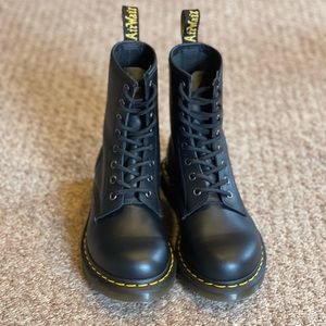 Dr. Marten 1460 Smooth Leather Lace Up Boots